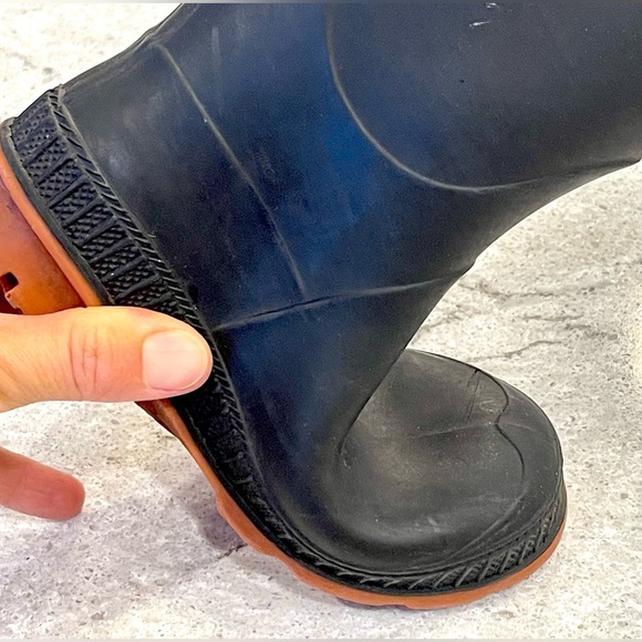 Kids Unisex Canada-made Waterproof Rubber Rain Boots, Black - size 10 - Picture 2 of 8